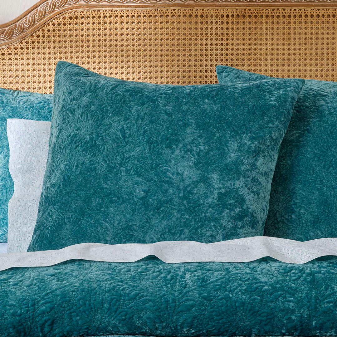 https://s3-ap-southeast-2.amazonaws.com/fusionfactory.commerceconnect.bbnt.production/pim_media/000/209/066/M_F_W26_Bedlinen_BOP_Serena_QQC_Euro_SI.jpg?1770767514