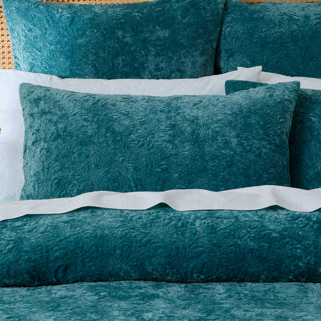 https://s3-ap-southeast-2.amazonaws.com/fusionfactory.commerceconnect.bbnt.production/pim_media/000/209/070/M_F_W26_Bedlinen_BOP_Serena_QQC_Pillow_SI.jpg?1770767515