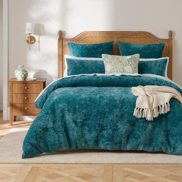 https://s3-ap-southeast-2.amazonaws.com/fusionfactory.commerceconnect.bbnt.production/pim_media/000/209/071/M_F_W26_Bedlinen_BOP_Serena_QQC_SI.jpg?1770767515