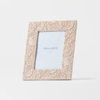 https://s3-ap-southeast-2.amazonaws.com/fusionfactory.commerceconnect.bbnt.production/pim_media/000/205/590/M_F_W26_Birdie-Photo-Frame-5x7_Blush-Pink_26892701_SI.jpg?1765338696