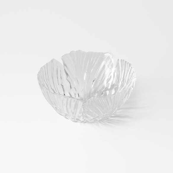 https://s3-ap-southeast-2.amazonaws.com/fusionfactory.commerceconnect.bbnt.production/pim_media/000/209/416/M_F_W26_Bloom-Flower-Glass-Bowl-Sml_Clear_26890601_V2_SI.jpg?1770786376