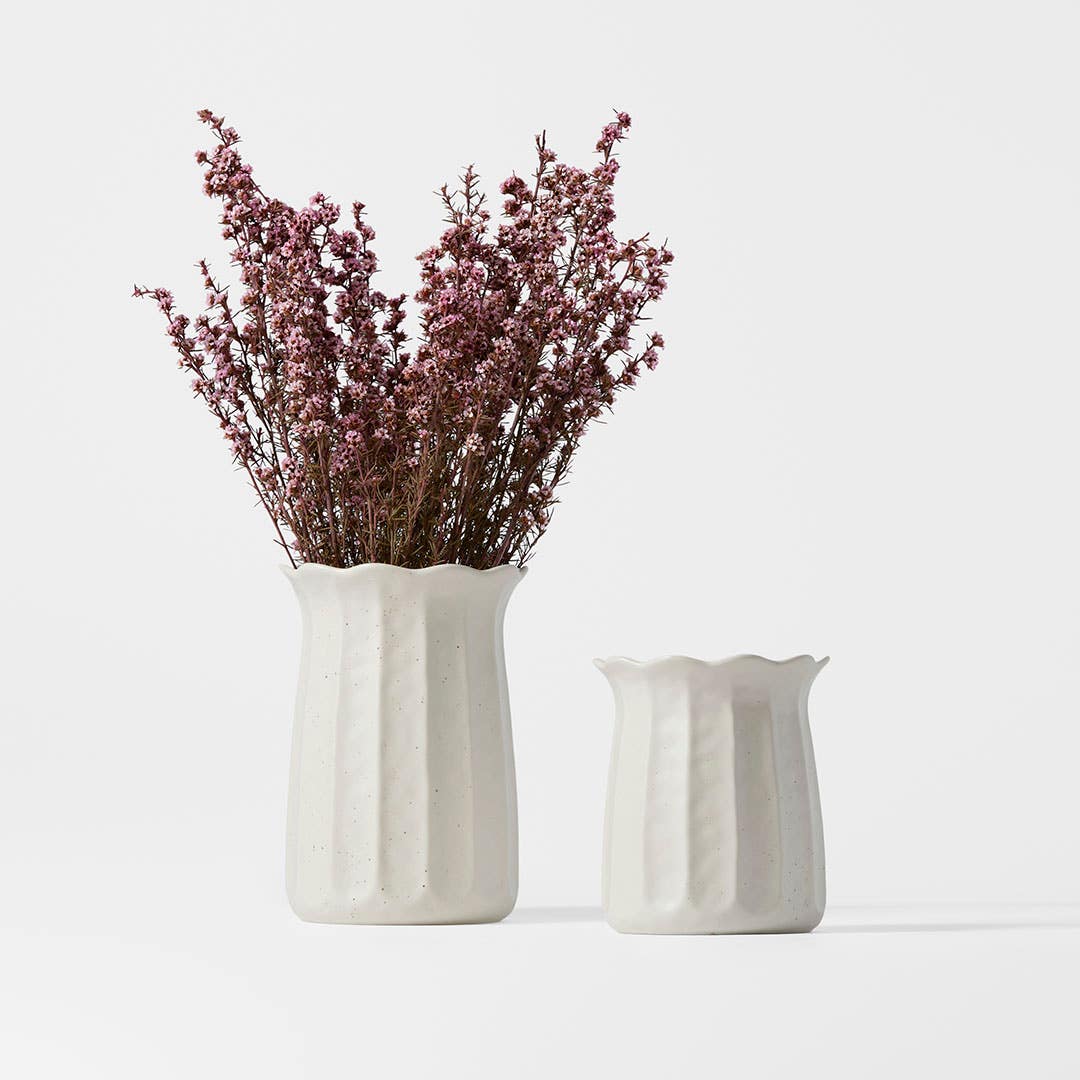 https://s3-ap-southeast-2.amazonaws.com/fusionfactory.commerceconnect.bbnt.production/pim_media/000/205/718/M_F_W26_Curtis-Ceramic-Vase_Range_White_26894_R_01_SI.jpg?1765343247