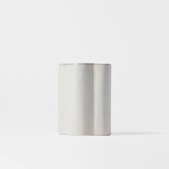 https://s3-ap-southeast-2.amazonaws.com/fusionfactory.commerceconnect.bbnt.production/pim_media/000/205/732/M_F_W26_Delos-Ceramic-Vase_White_26899101_SI.jpg?1765344072