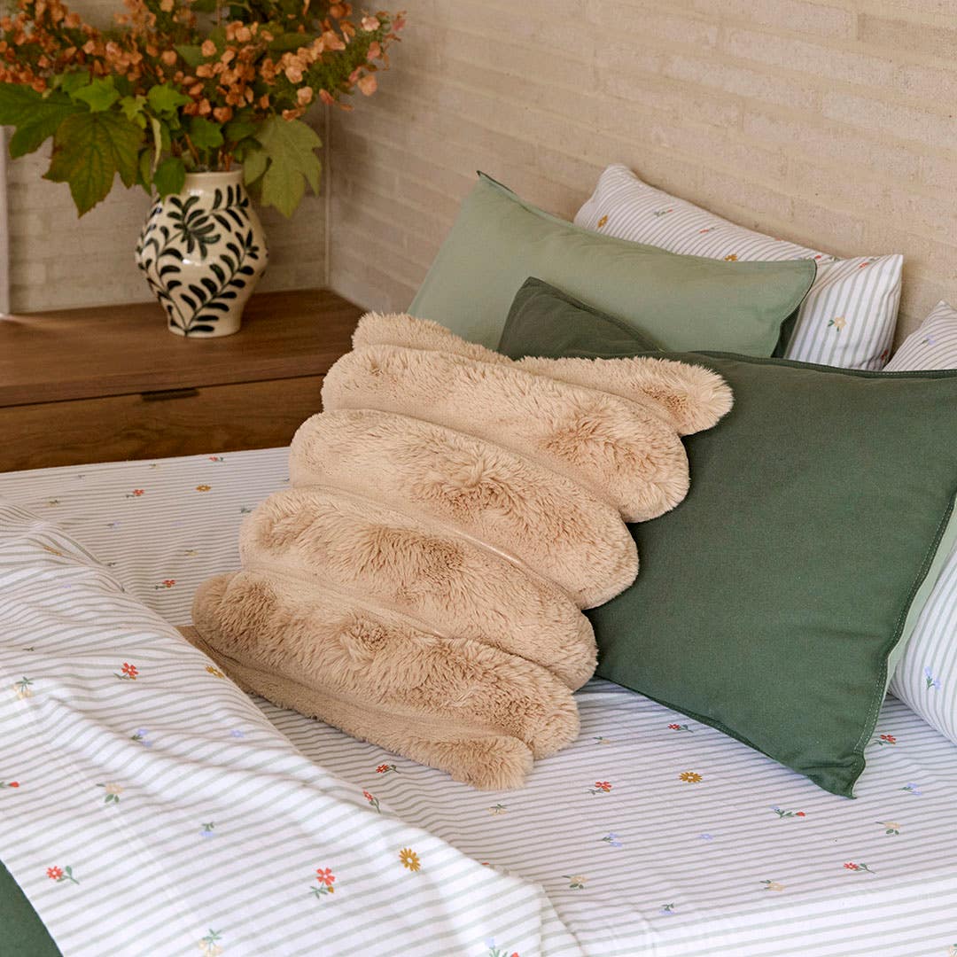 https://s3-ap-southeast-2.amazonaws.com/fusionfactory.commerceconnect.bbnt.production/pim_media/000/210/828/M_F_W26_Flannel_Malvern_LS_Cushions_Alaska_Fur-Pumice_SI.jpg?1772690051