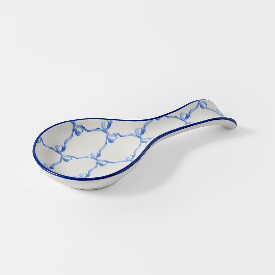 https://s3-ap-southeast-2.amazonaws.com/fusionfactory.commerceconnect.bbnt.production/pim_media/000/206/459/M_F_W26_Floral-Bow-Spoon-Rest_Blue_26854501_V2_SI.jpg?1767157435