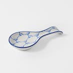 https://s3-ap-southeast-2.amazonaws.com/fusionfactory.commerceconnect.bbnt.production/pim_media/000/206/459/M_F_W26_Floral-Bow-Spoon-Rest_Blue_26854501_V2_SI.jpg?1767157435