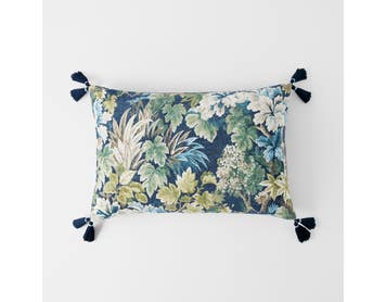 https://s3-ap-southeast-2.amazonaws.com/fusionfactory.commerceconnect.bbnt.production/pim_media/000/205/777/M_F_W26_Hampshire-Cushion_Forest-Green-Navy_26918701_SI.jpg?1765346147