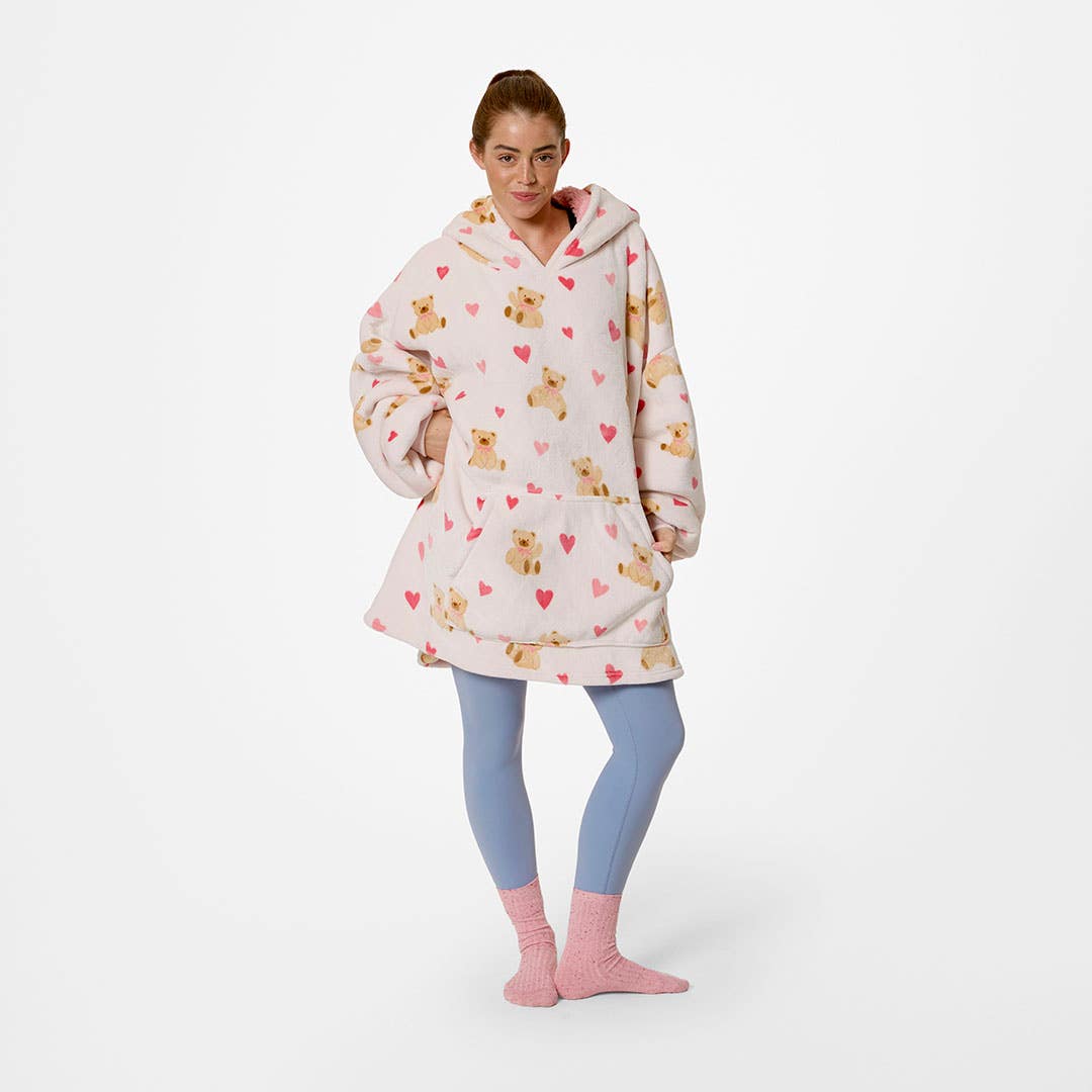 https://s3-ap-southeast-2.amazonaws.com/fusionfactory.commerceconnect.bbnt.production/pim_media/000/209/962/M_F_W26_Hooded-Sherpa-Bear-Hug_Bear-Hug_26916201_SI.jpg?1770956159