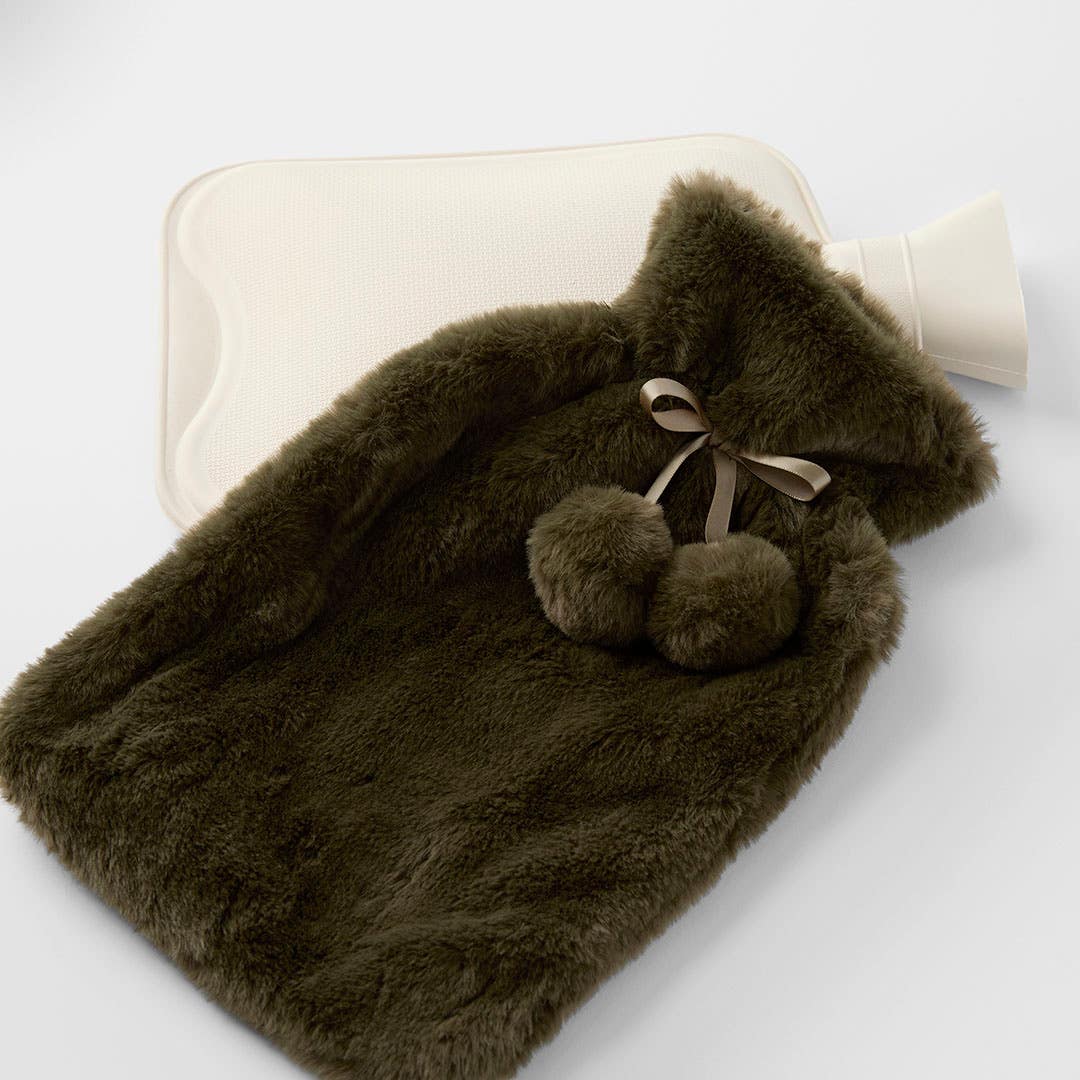 https://s3-ap-southeast-2.amazonaws.com/fusionfactory.commerceconnect.bbnt.production/pim_media/000/209/459/M_F_W26_Hot-Water-Bottle-Fur_Forest-Green_26077404_Detail_SI.jpg?1770788984