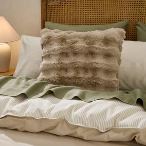 https://s3-ap-southeast-2.amazonaws.com/fusionfactory.commerceconnect.bbnt.production/pim_media/000/211/638/M_F_W26_LS_Cushion_Malmo_Faux_Fur_Pumice_SI.jpg?1774306167