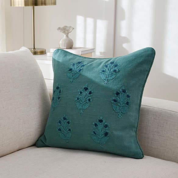 https://s3-ap-southeast-2.amazonaws.com/fusionfactory.commerceconnect.bbnt.production/pim_media/000/212/276/M_F_W26_LS_Cushions_Reeva_Jasper_SI.jpg?1775007238