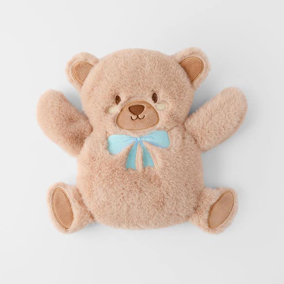 https://s3-ap-southeast-2.amazonaws.com/fusionfactory.commerceconnect.bbnt.production/pim_media/000/209/465/M_F_W26_Little-Bear-Heat-Pack_Tan-Blue_26898901_SI.jpg?1770789324