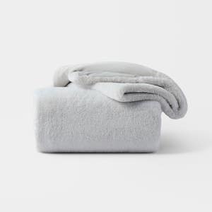 https://s3-ap-southeast-2.amazonaws.com/fusionfactory.commerceconnect.bbnt.production/pim_media/000/209/670/M_F_W26_Lumi-Fur-Throw_Soft-Grey_26890802_SI.jpg?1770859832