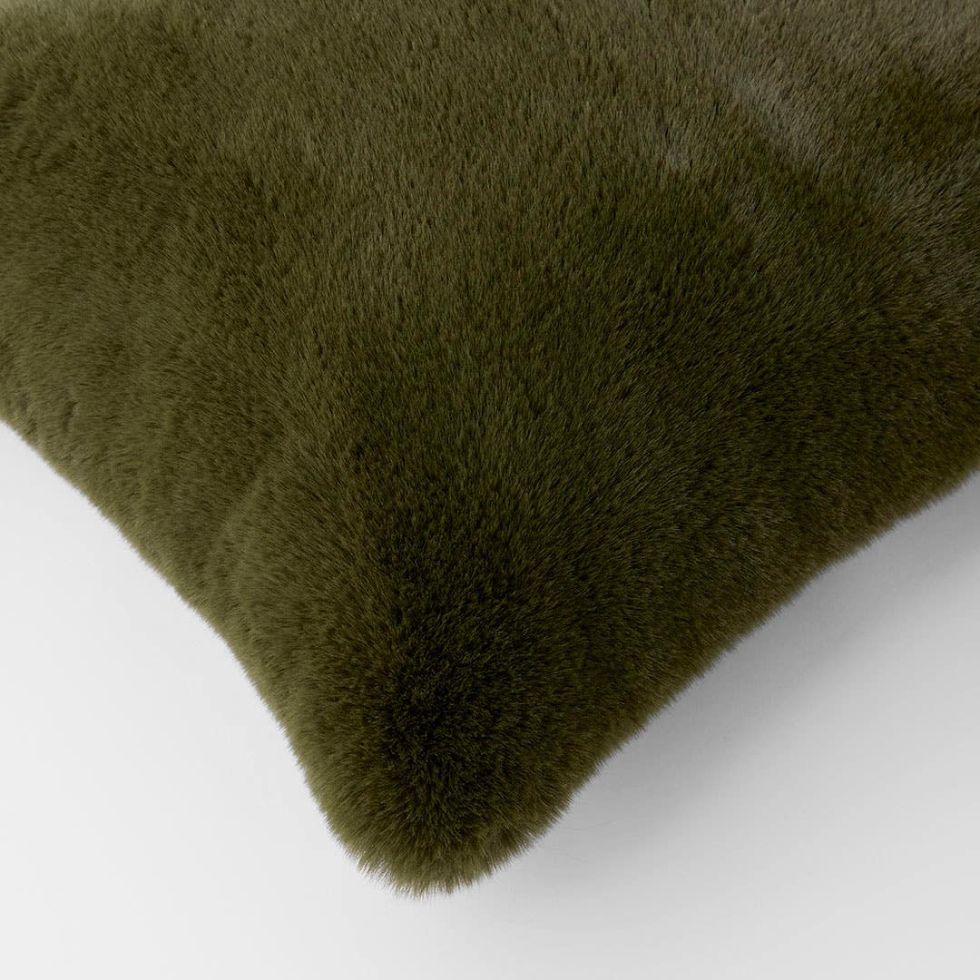 https://s3-ap-southeast-2.amazonaws.com/fusionfactory.commerceconnect.bbnt.production/pim_media/000/209/722/M_F_W26_Luxury-Faux-Fur-Cushion_Moss_21361812_Detail_SI.jpg?1770866589