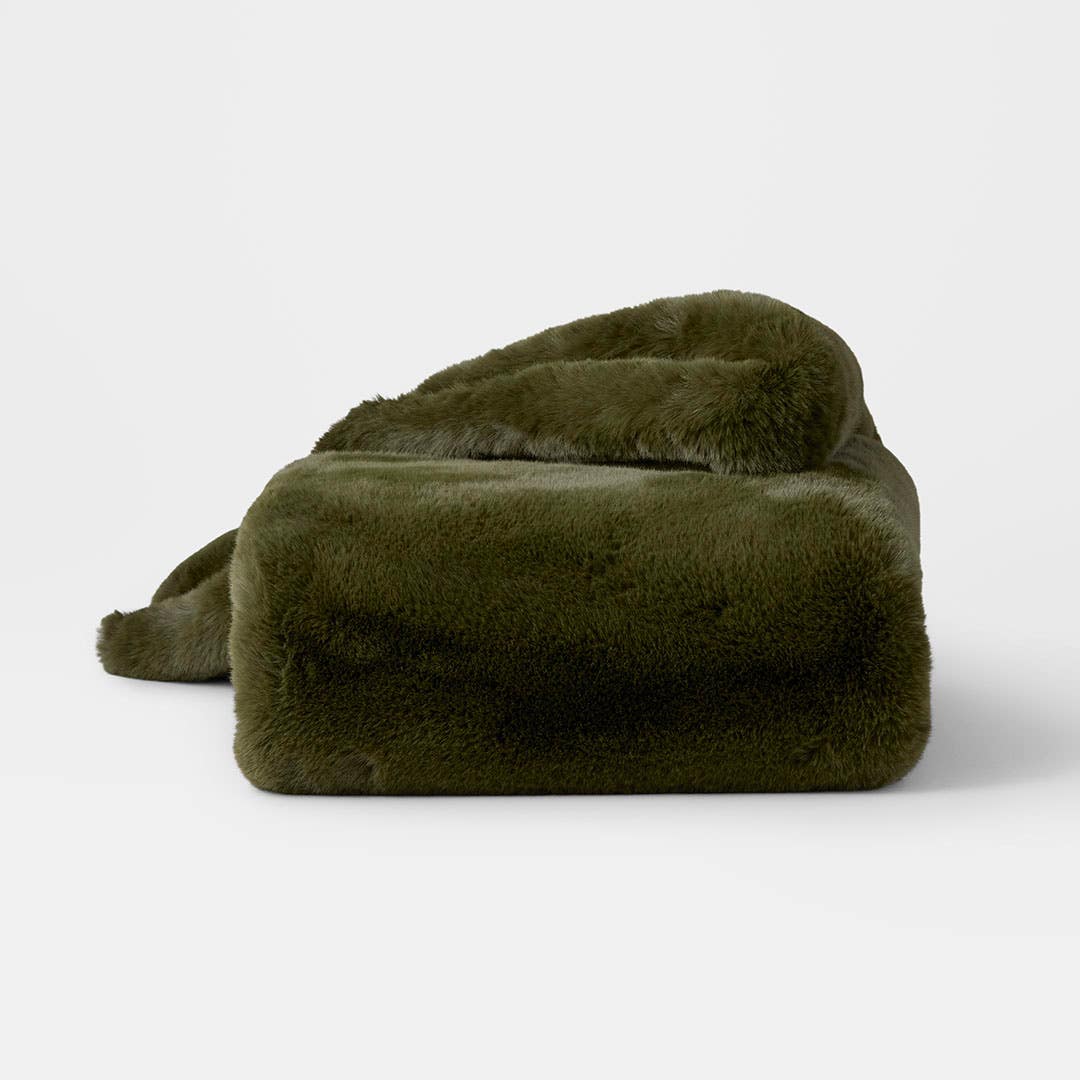 https://s3-ap-southeast-2.amazonaws.com/fusionfactory.commerceconnect.bbnt.production/pim_media/000/209/726/M_F_W26_Luxury-Faux-Fur-Throw_Moss_21361712_SI.jpg?1770866792