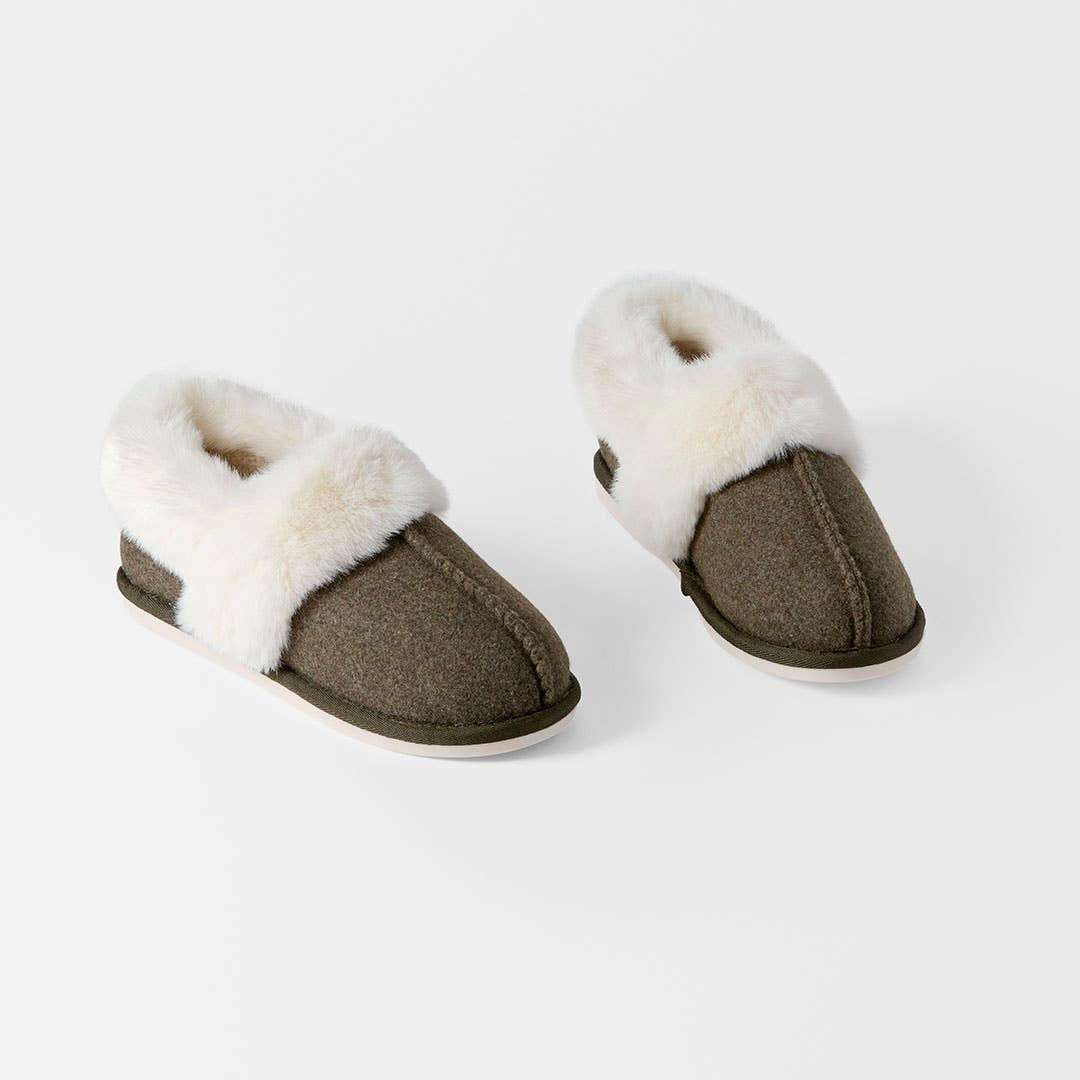 https://s3-ap-southeast-2.amazonaws.com/fusionfactory.commerceconnect.bbnt.production/pim_media/000/205/900/M_F_W26_Marle-Felt-Slipper-Sml-Med_Khaki-Grey_26850001_V2_SI.jpg?1767065614
