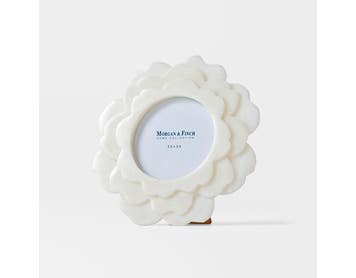 https://s3-ap-southeast-2.amazonaws.com/fusionfactory.commerceconnect.bbnt.production/pim_media/000/207/310/M_F_W26_Mira-Resin-Frame-3.5x.3.5_White_26906001_SI.jpg?1768776108