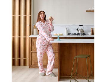 https://s3-ap-southeast-2.amazonaws.com/fusionfactory.commerceconnect.bbnt.production/pim_media/000/209/658/M_F_W26_PJs_Studio_LS_Cakes_Flannel_PJs_S_SI.jpg?1770859503