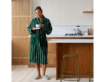https://s3-ap-southeast-2.amazonaws.com/fusionfactory.commerceconnect.bbnt.production/pim_media/000/209/375/M_F_W26_PJs_Studio_LS_Combi_Robe_S-M_Forest_Green_Pistachio_SI.jpg?1770776806