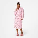 https://s3-ap-southeast-2.amazonaws.com/fusionfactory.commerceconnect.bbnt.production/pim_media/000/210/348/M_F_W26_Rosie-stripe-Printed-Plush-robe_LRG_Rosie-Stripe_26915801_SI.jpg?1772069684