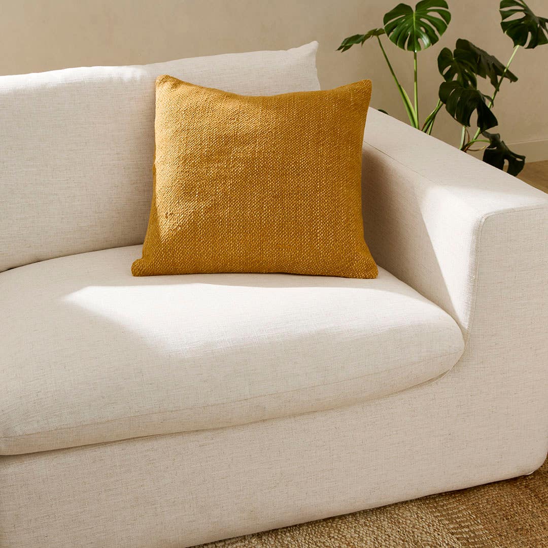 https://s3-ap-southeast-2.amazonaws.com/fusionfactory.commerceconnect.bbnt.production/pim_media/000/055/888/M_F-Flinders-Cushion-Saffron-50x50cm-20941202.jpg?1586395796