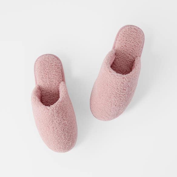 https://s3-ap-southeast-2.amazonaws.com/fusionfactory.commerceconnect.bbnt.production/pim_media/000/205/983/M_F_W26_Teddy-Fur-Slipper-Sml-Med_Blush_26851101_SI.jpg?1767069087