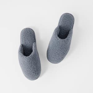 https://s3-ap-southeast-2.amazonaws.com/fusionfactory.commerceconnect.bbnt.production/pim_media/000/205/989/M_F_W26_Teddy-Fur-Slipper-Sml-Med_Mist-Blue_26851601_SI.jpg?1767069433