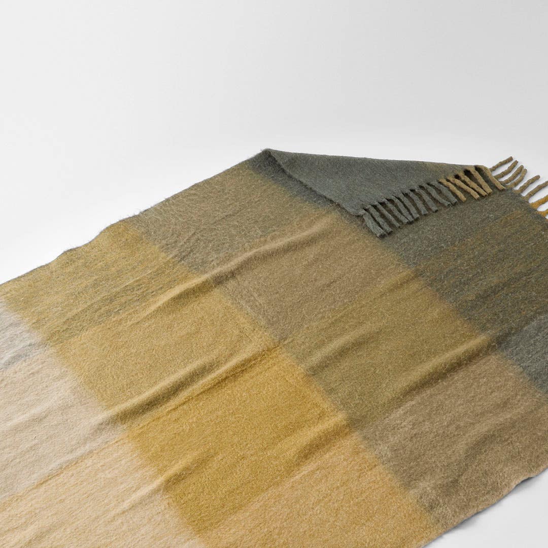 https://s3-ap-southeast-2.amazonaws.com/fusionfactory.commerceconnect.bbnt.production/pim_media/000/210/616/M_F_W26_Torben-Throw_Olive-Forest-Green_26936301_Detail-02_SI.jpg?1772586835