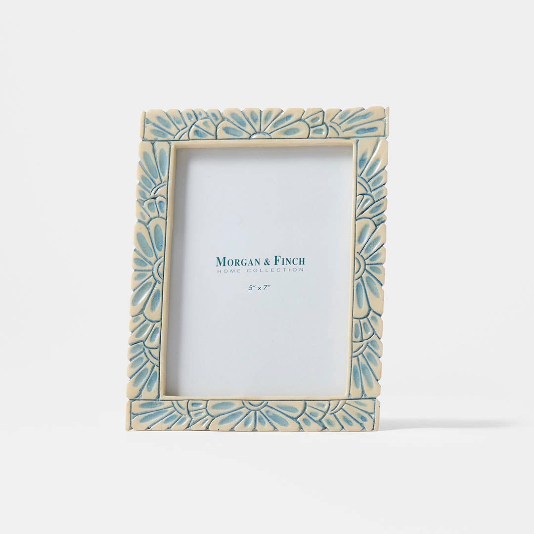 https://s3-ap-southeast-2.amazonaws.com/fusionfactory.commerceconnect.bbnt.production/pim_media/000/209/475/M_F_W26_Willow-Photo-Frame-5x7_Blue-White_26908301_SI.jpg?1770789837