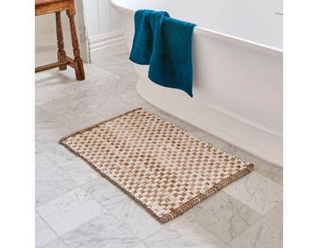 https://s3-ap-southeast-2.amazonaws.com/fusionfactory.commerceconnect.bbnt.production/pim_media/000/212/014/M_F_W26_Winter_Hampton_LS_Bathroom_Bathmat_Natural_SI.jpg?1774826499