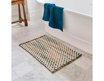 https://s3-ap-southeast-2.amazonaws.com/fusionfactory.commerceconnect.bbnt.production/pim_media/000/212/018/M_F_W26_Winter_Hampton_LS_Bathroom_Bathmat_Oli_Green_SI.jpg?1774826691