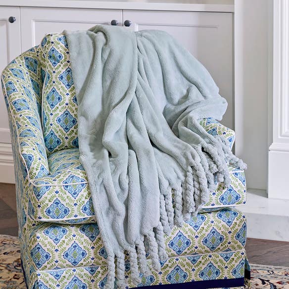 https://s3-ap-southeast-2.amazonaws.com/fusionfactory.commerceconnect.bbnt.production/pim_media/000/212/270/M_F_W26_Winter_Hampton_LS_Throws_Pia_Plush_Throw_Blue_SI.jpg?1775004455