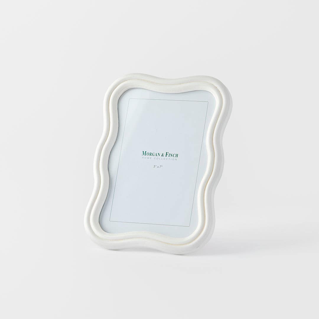 https://s3-ap-southeast-2.amazonaws.com/fusionfactory.commerceconnect.bbnt.production/pim_media/000/185/397/M_F_Wave-Frame-5x7_White_26150401_SI.jpg?1734672572