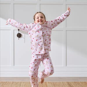 https://s3-ap-southeast-2.amazonaws.com/fusionfactory.commerceconnect.bbnt.production/pim_media/000/207/543/M_F_Winter_26_Studio_Kids_PJs-Flannel_Cherry_Dash-3_SI.jpg?1769487825