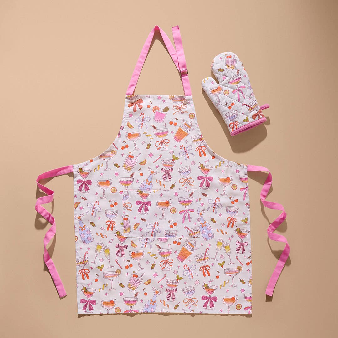 https://s3-ap-southeast-2.amazonaws.com/fusionfactory.commerceconnect.bbnt.production/pim_media/000/222/359/M_F_Xmas-26-27_CG_XMAS-DINING_Sip-Sip-Hooray-Apron-Oven-Glove-Set_27114701_SI.jpg?1789599744