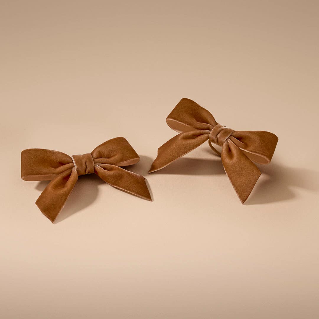 https://s3-ap-southeast-2.amazonaws.com/fusionfactory.commerceconnect.bbnt.production/pim_media/000/213/001/M_F_Xmas-26-27_CG_XMAS_DINING_S4_Velvet_Bow_Napkin_Ring_27019501_SI.jpg?1777616423