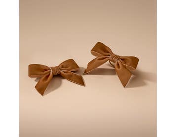 https://s3-ap-southeast-2.amazonaws.com/fusionfactory.commerceconnect.bbnt.production/pim_media/000/213/001/M_F_Xmas-26-27_CG_XMAS_DINING_S4_Velvet_Bow_Napkin_Ring_27019501_SI.jpg?1777616423