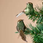 https://s3-ap-southeast-2.amazonaws.com/fusionfactory.commerceconnect.bbnt.production/pim_media/000/213/414/M_F_Xmas-26-27_HT_Decs_Set_S3-Mini-Bird-Clip-Olive-Green-Gold_23238401_Detail_SI.jpg?1778818914