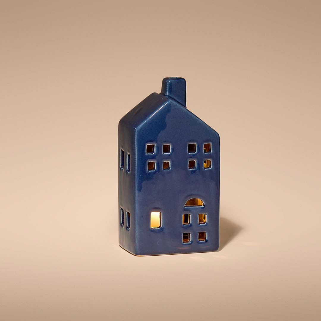 https://s3-ap-southeast-2.amazonaws.com/fusionfactory.commerceconnect.bbnt.production/pim_media/000/213/075/M_F_Xmas-26-27_HT_STAND-DECS_Porcelain-Village-House-Med_27083801_V2_SI.jpg?1778209667