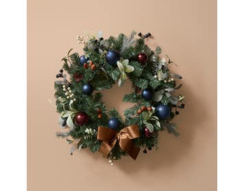 https://s3-ap-southeast-2.amazonaws.com/fusionfactory.commerceconnect.bbnt.production/pim_media/000/217/268/M_F_Xmas-26-27_HT_WREATH_Blueberry-_-Bauble-Wreath-w-Bow_27126901_SI.jpg?1784075499