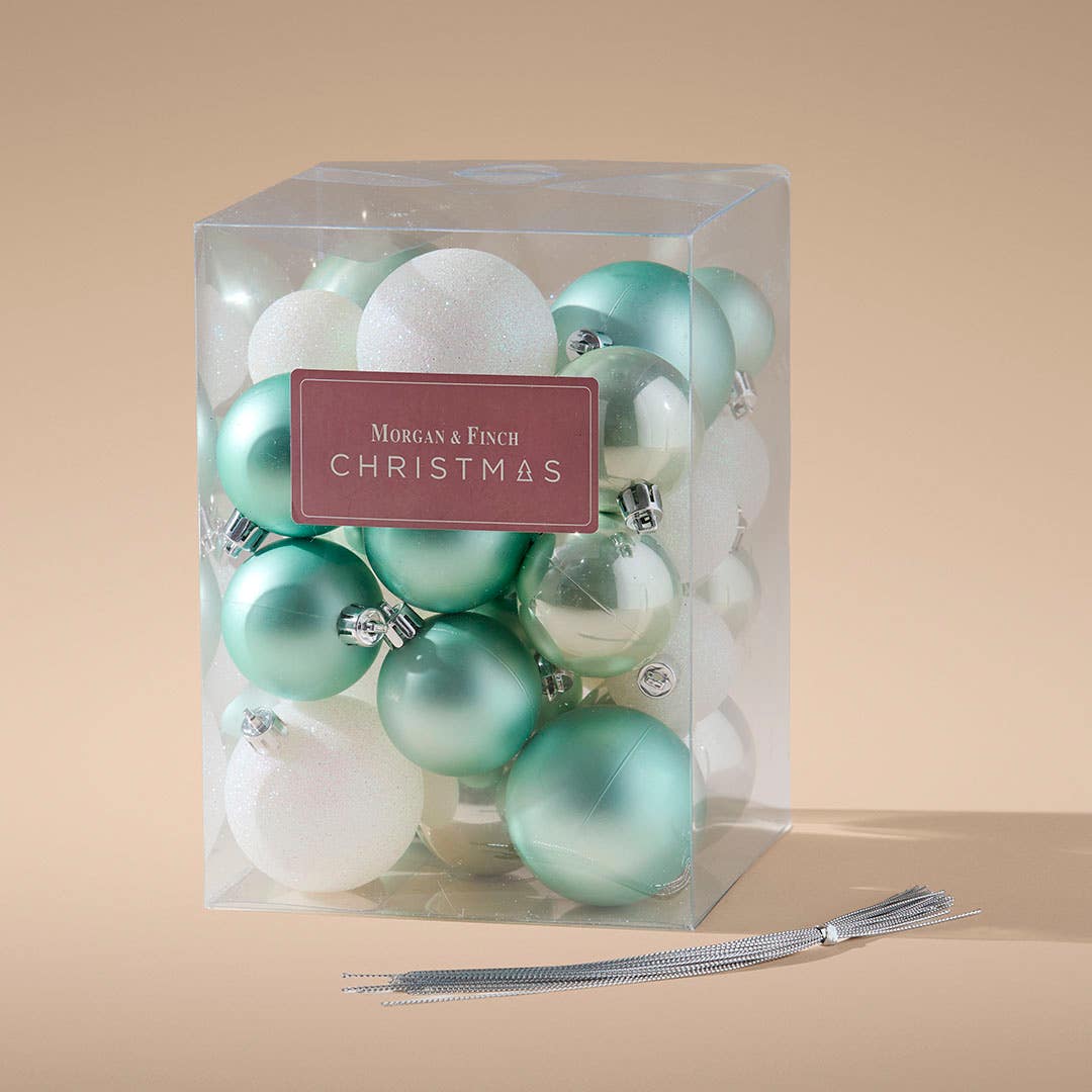 https://s3-ap-southeast-2.amazonaws.com/fusionfactory.commerceconnect.bbnt.production/pim_media/000/218/145/M_F_Xmas-26-27_LM_BOXEDBALLS_Boxed-Baubles-S30-asst_27087502_PKG_SI.jpg?1785129715