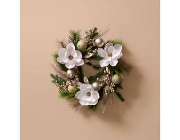 https://s3-ap-southeast-2.amazonaws.com/fusionfactory.commerceconnect.bbnt.production/pim_media/000/217/445/M_F_Xmas-26-27_LM_WREATH_Magnolia-_-Bauble-Wreath_27043901_SI.jpg?1784098788