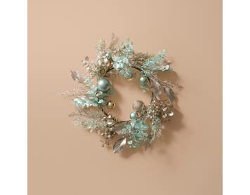 https://s3-ap-southeast-2.amazonaws.com/fusionfactory.commerceconnect.bbnt.production/pim_media/000/217/473/M_F_Xmas-26-27_LM_WREATH_Metallic-Mixed-Leaf-Wreath_27178301_SI.jpg?1784158336