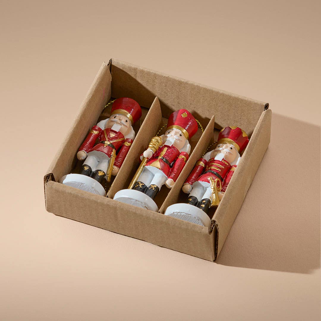https://s3-ap-southeast-2.amazonaws.com/fusionfactory.commerceconnect.bbnt.production/pim_media/000/217/488/M_F_Xmas-26-27_MR_Decs_Set_S3-Resin-Hanging-Nutcracker_27046701_V2_SI.jpg?1784166308