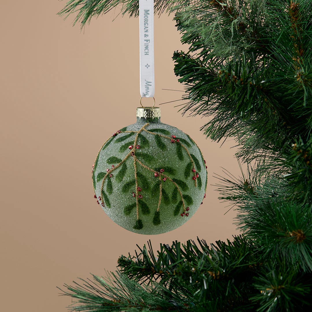 https://s3-ap-southeast-2.amazonaws.com/fusionfactory.commerceconnect.bbnt.production/pim_media/000/216/779/M_F_Xmas-26-27_S4_HT_DECS_Glass-Frost-Ball-w-Berry-Foliage_27058301_SI.jpg?1783652340