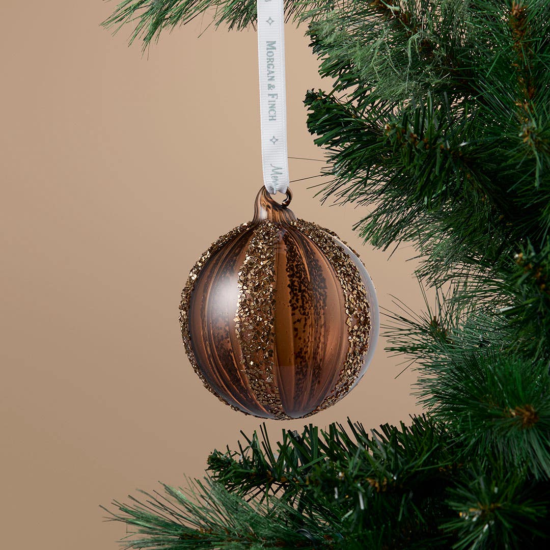 https://s3-ap-southeast-2.amazonaws.com/fusionfactory.commerceconnect.bbnt.production/pim_media/000/216/783/M_F_Xmas-26-27_S4_HT_DECS_Glass-Glitter-Ribbed-Ball_27054701_SI.jpg?1783652795