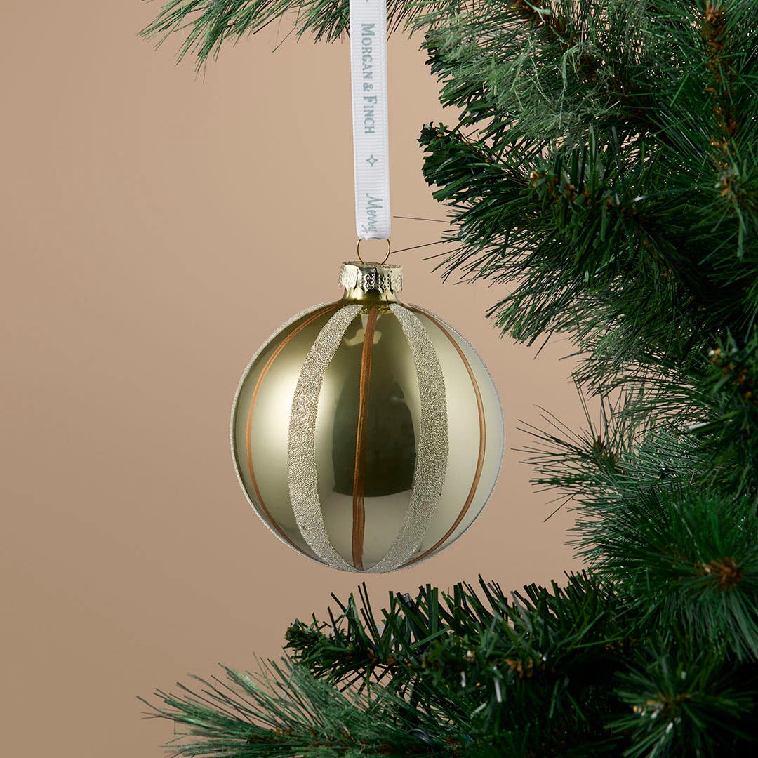 https://s3-ap-southeast-2.amazonaws.com/fusionfactory.commerceconnect.bbnt.production/pim_media/000/216/793/M_F_Xmas-26-27_S4_HT_DECS_Glass-Shiny-Ball-w-Bead-Stripe_27052501_SI.jpg?1783653600