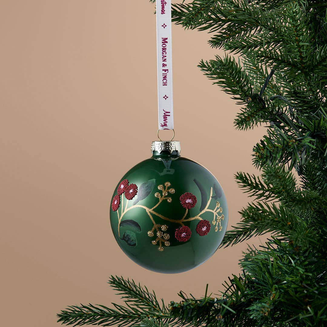 https://s3-ap-southeast-2.amazonaws.com/fusionfactory.commerceconnect.bbnt.production/pim_media/000/217/303/M_F_Xmas-26-27_S4_MR_DECS_Glass-Ball-w-Berry-_-Foliage_27078001_SI.jpg?1784078997