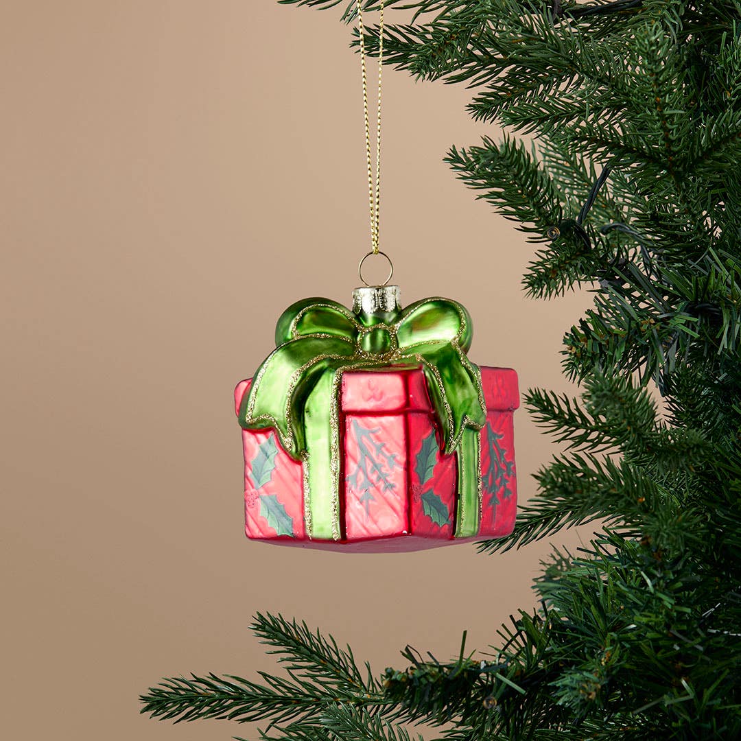 https://s3-ap-southeast-2.amazonaws.com/fusionfactory.commerceconnect.bbnt.production/pim_media/000/217/341/M_F_Xmas-26-27_S4_MR_DECS_Glass-Gift-Box-Dec_27130001_SI.jpg?1784080646