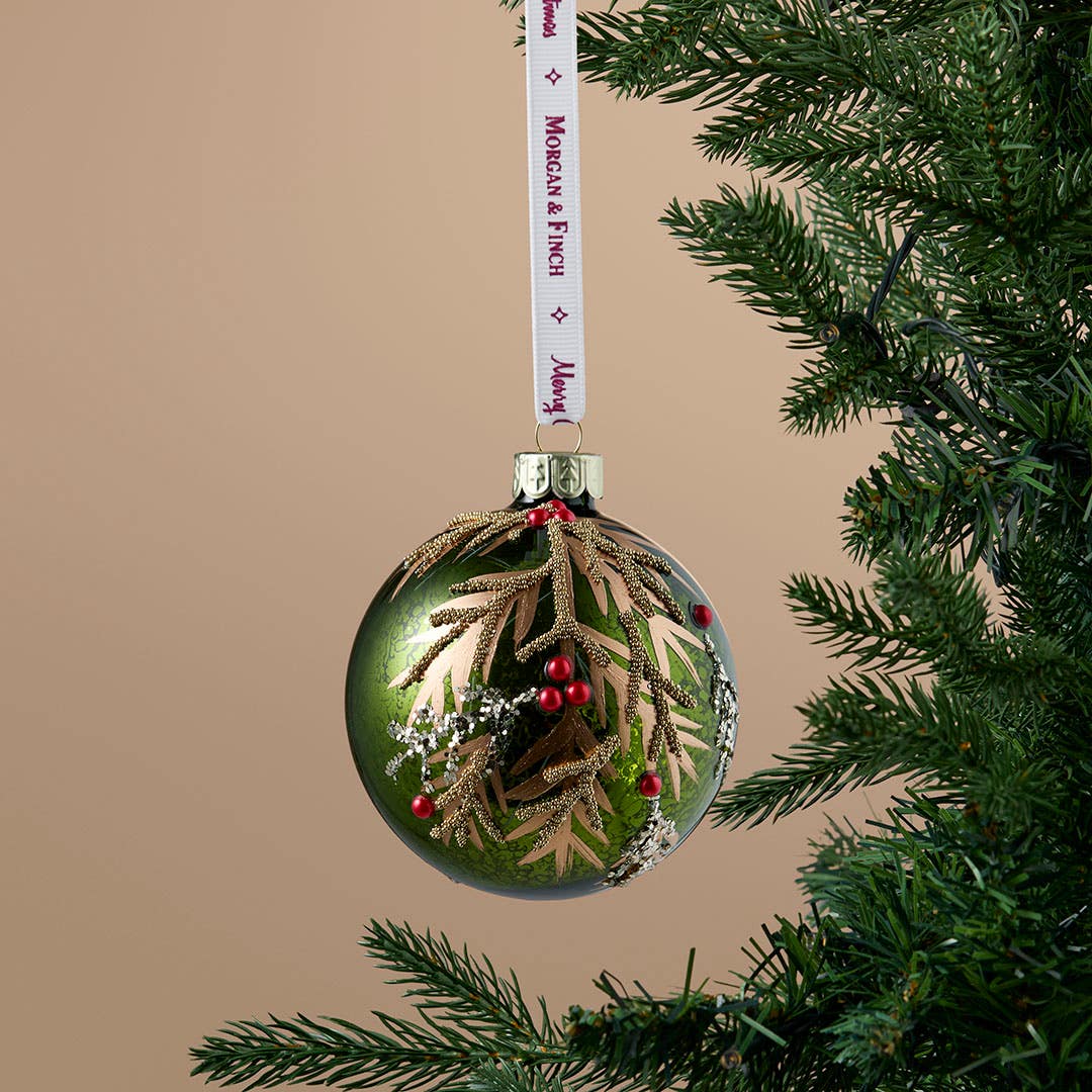 https://s3-ap-southeast-2.amazonaws.com/fusionfactory.commerceconnect.bbnt.production/pim_media/000/217/366/M_F_Xmas-26-27_S4_MR_DECS_Heritage-Leaf-Berry-Foliage-Ball_27127601_SI.jpg?1784084111